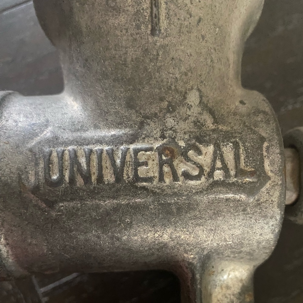 VINTAGE UNIVERSAL FOOD MEAT CHOPPER FOOD GRINDER HAND CRANK - Picture 2 of 4